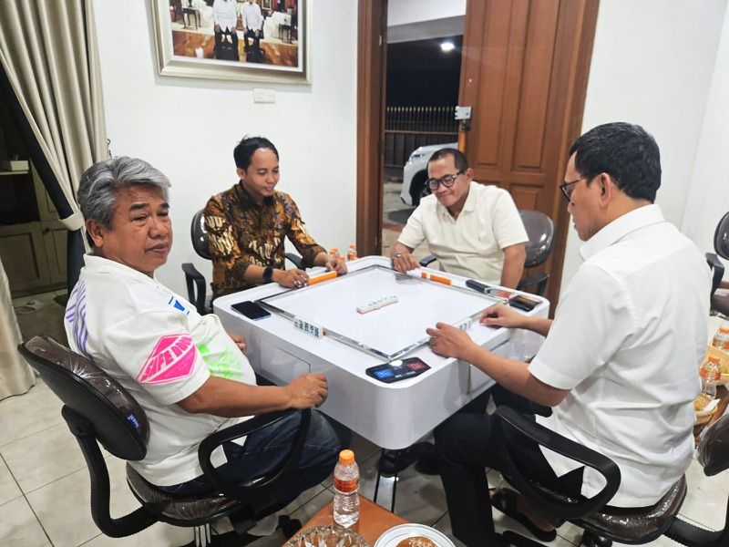 Menteri Kehutanan Tertangkap Main Domino Bareng Eks Tersangka Pembalakan Liar