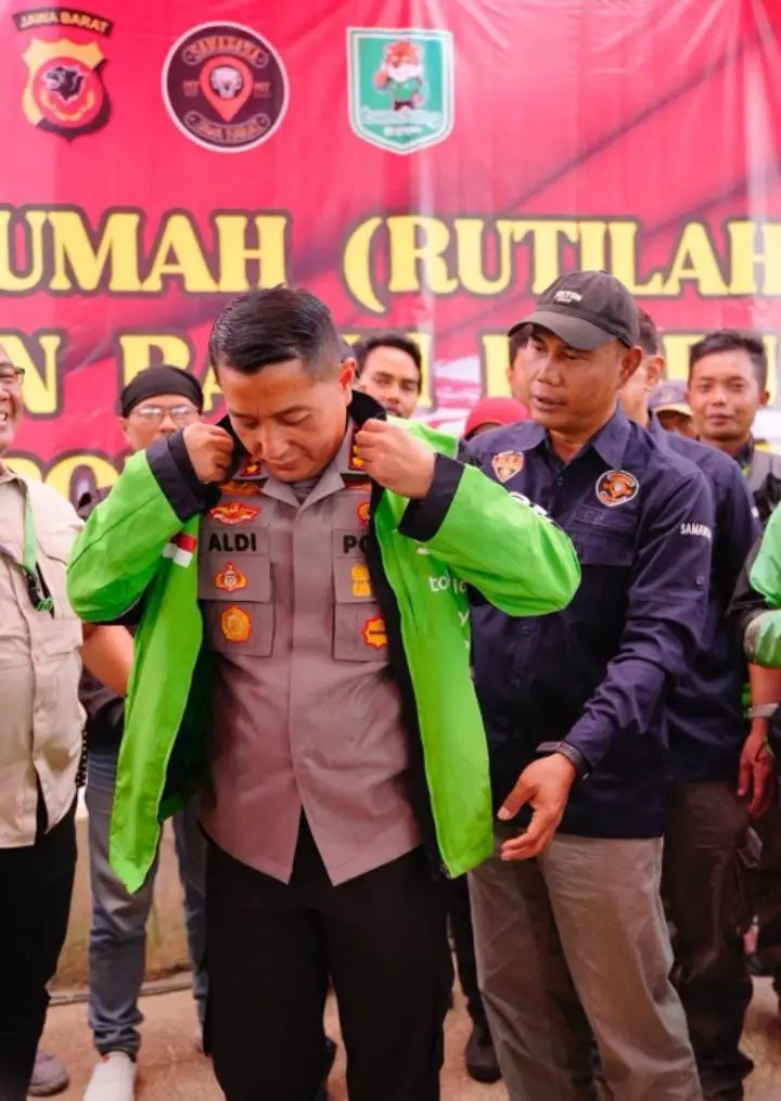 Dipandang Humanis dan Dekat dengan Masyarakat, Kombes Aldi Subartono Diangkat Jadi Bapak Angkat Komunitas Ojol Samawana Jabar