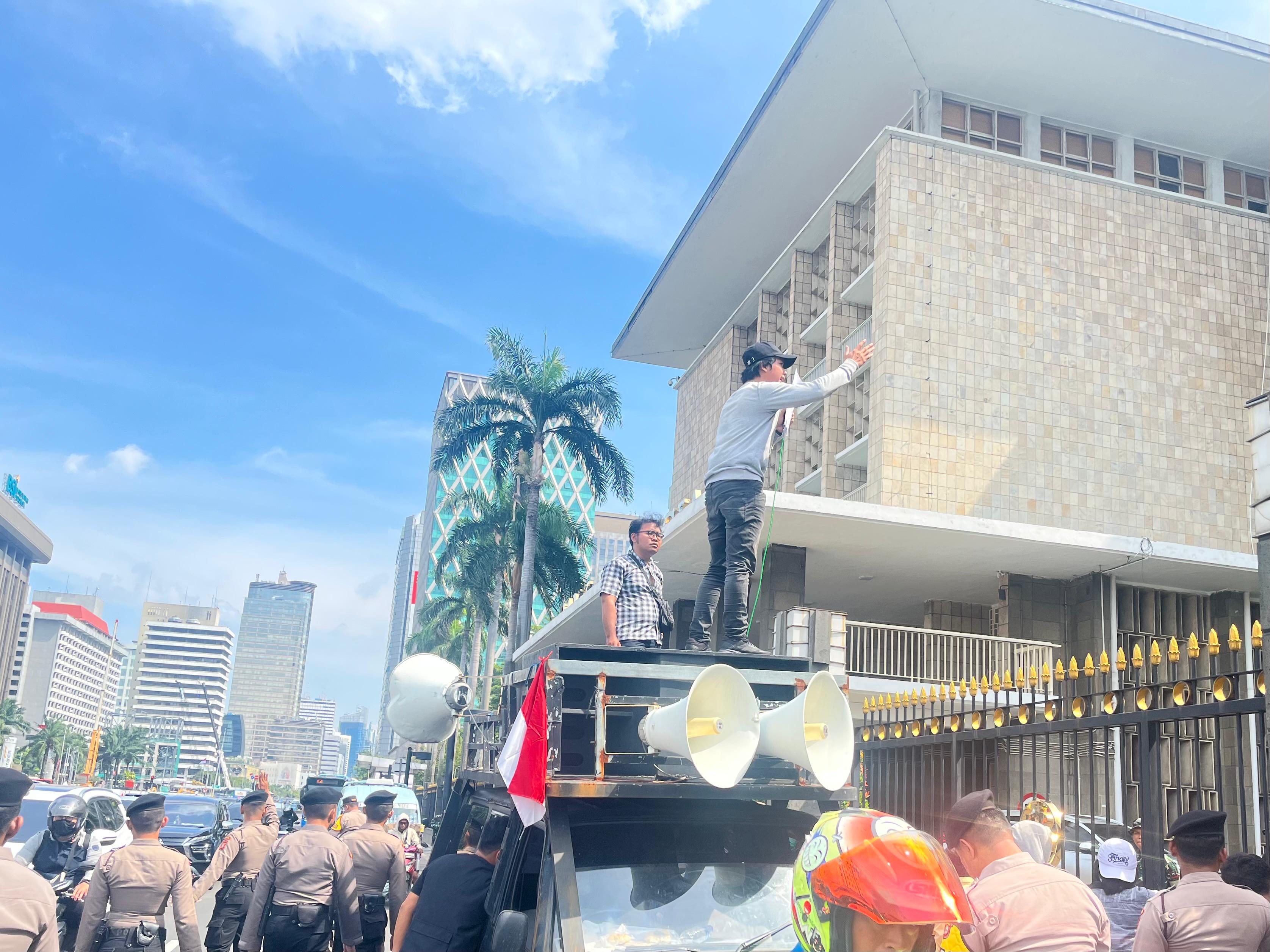 Gelar Aksi di Depan Bank Indonesia, Massa AMMI desak KPK dan Kejagung Usut Tuntas Dugaan Korupsi CSR BI-OJK