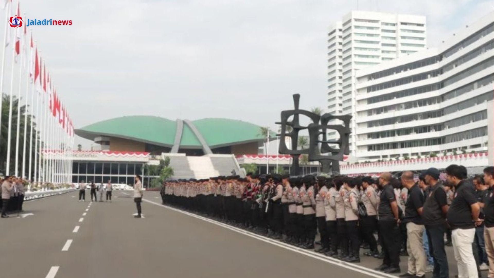 Ribuan Aparat Gabungan Dikerahkan Amankan Aksi Buruh di Depan DPR, Polisi Himbau Tertib